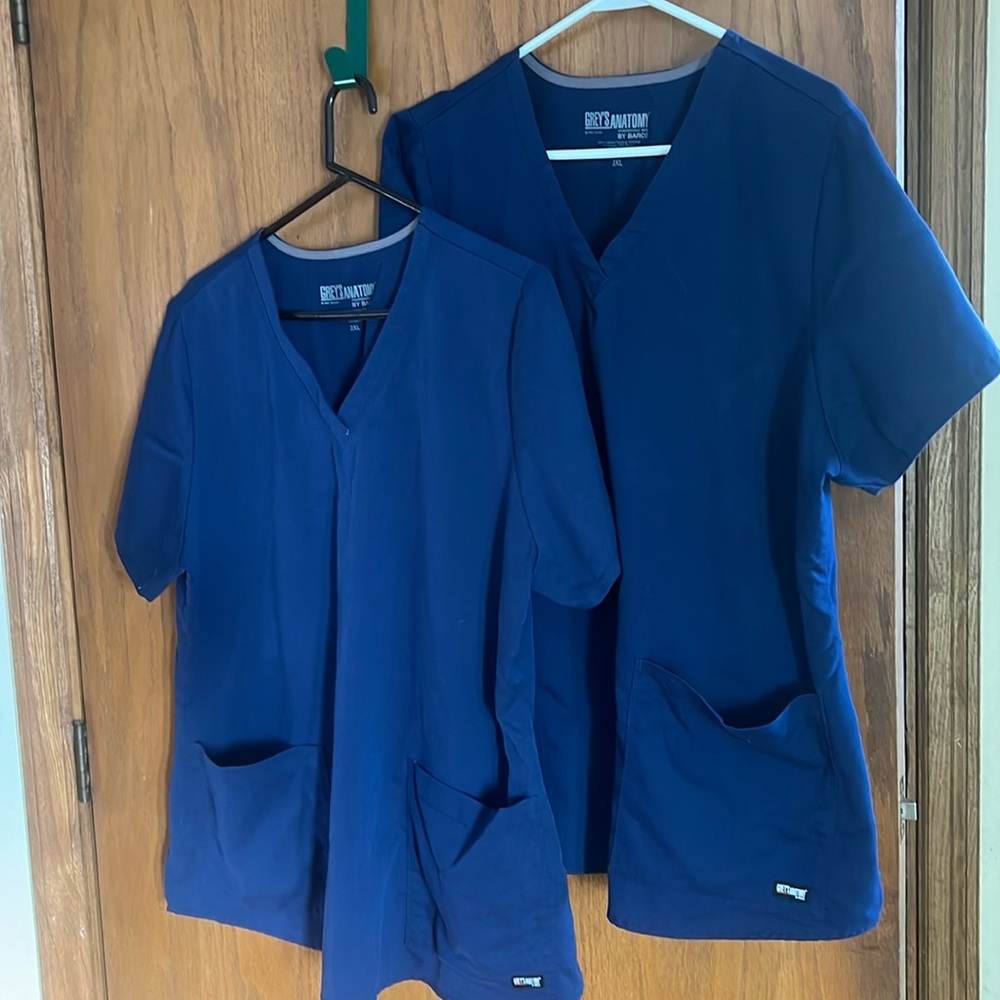 Grey”s anatomy scrub tops navy in color